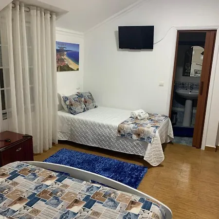 Moradia Ricardo - ホームステイ ナザレ